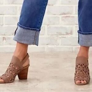 Vince Camuto Tan “Deverly” Sandals